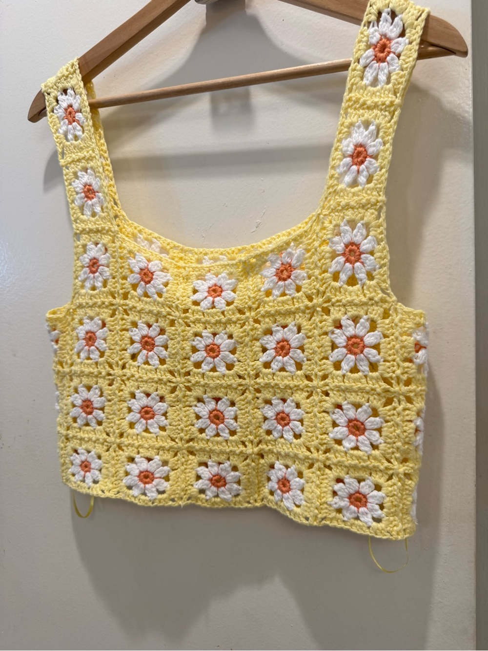 New Altar’s State Yellow Crocheted Daisy Crop Tank Top small - Picture 3 of 10